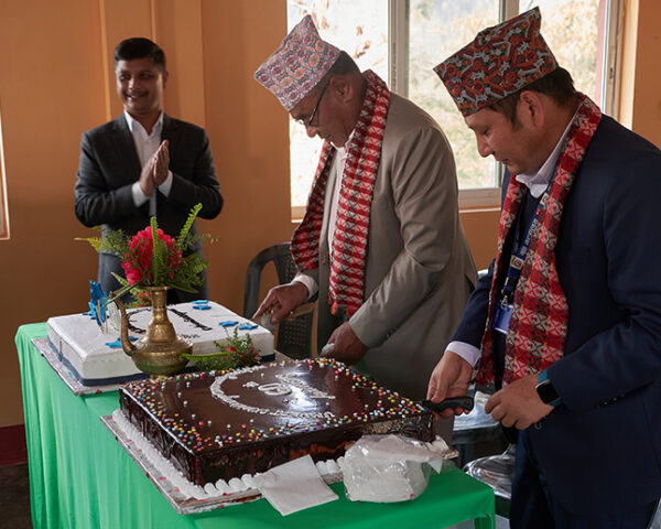 x6fwq8ctCake-cutting-comes-with-the-job